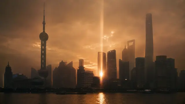 Atardecer dorado sobre la línea de horizonte de Shanghai