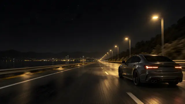 Coche deportivo gris en autopista nocturna