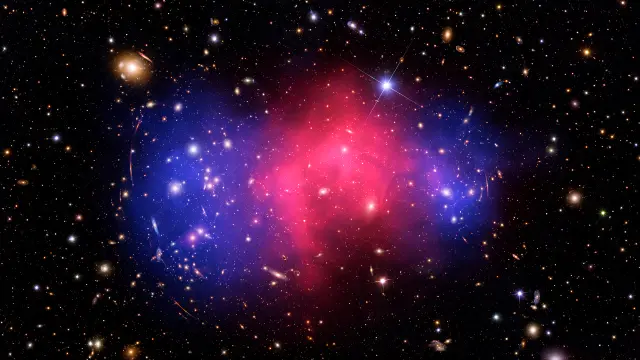 Nebulosa galáctica brillante con estrellas distantes y polvo interestelar