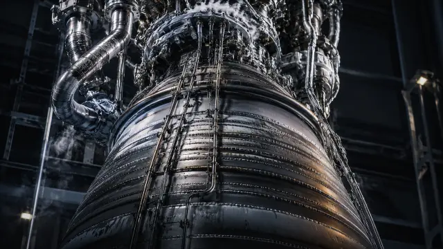 Motor cohete de metal industrial con tubos